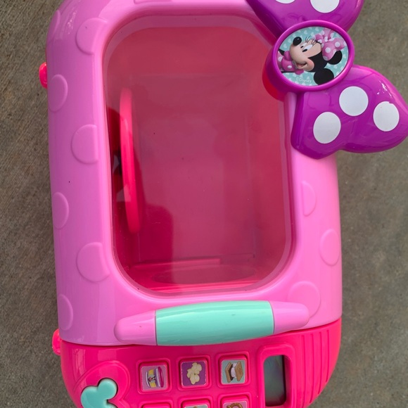 MINNIE MOUSE MICROWAVE WITH MINNIE MOUSE MINI DOLL WITH TWO CARS - Picture 6 of 7